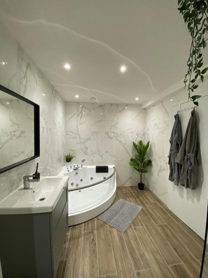 Capsule Groovy-Jacuzzi-Sauna-Billard-Netflix- Nintendo Switch & Jeux Mons Eksteriør bilde